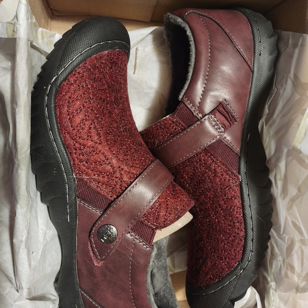 JBU clogs, size 9.5, red